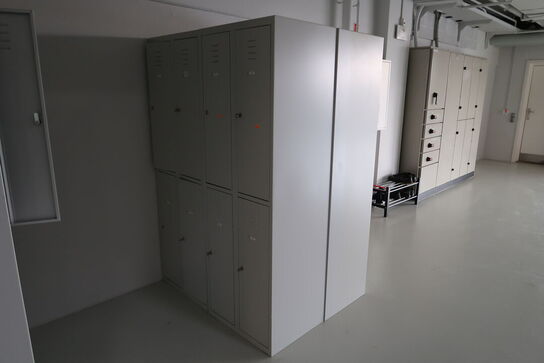 Omklædningsskabe samt skoreol