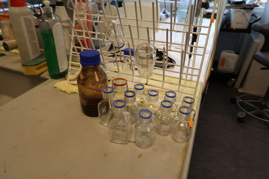 Div. Laboratorieglas, laboratorieudstyr, sikkedhedsudstyr m.m.