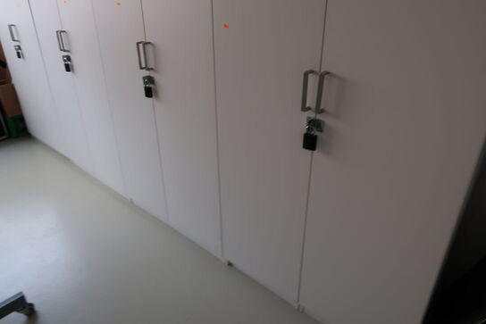 Div. Indhold i skabe m.m.