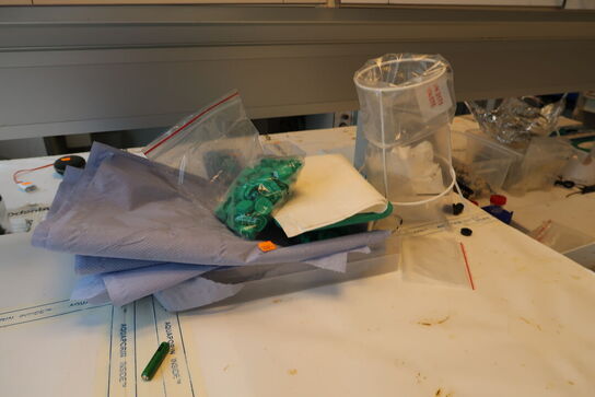 Div. Laboratorieudstyr, laboratorieglas, engangshandsker MICROFLEX m.m.