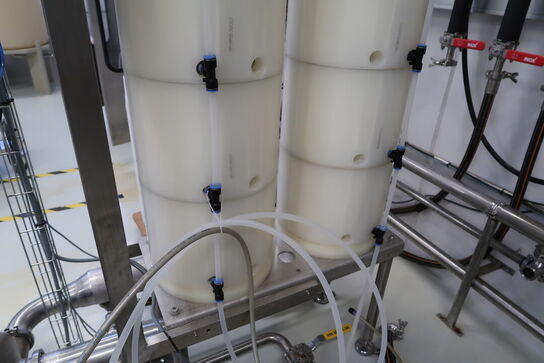 Membran filter SANI med pumper INOXPA ESTAMPINOX EFI 2 MR og styring