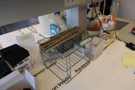 Div. Laboratorieglas, laboratorieudstyr, sikkedhedsudstyr m.m.