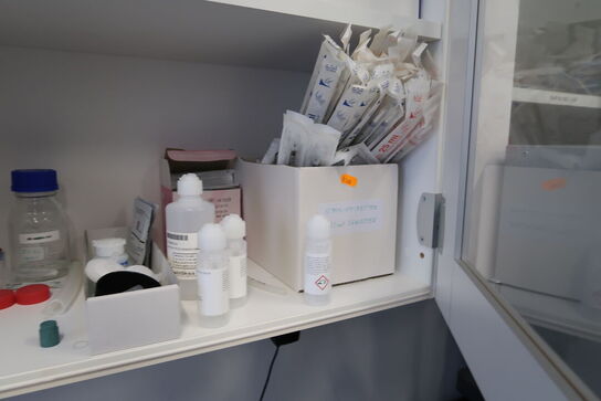 Div. Laboratorieglas, laboratorieudstyr m.m.