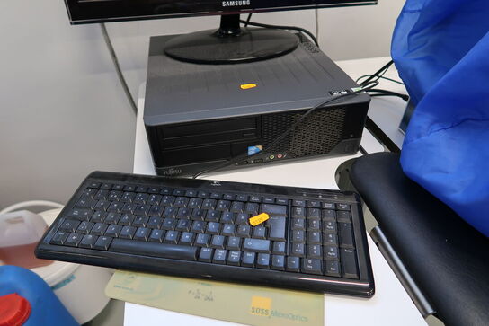 Computerskærm SAMSUNG SyncMaster P2450, tastatur, computer FUJITSU