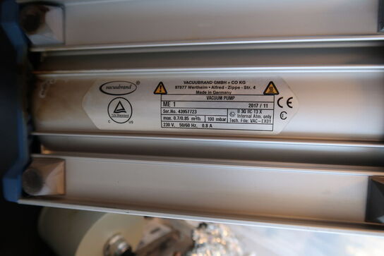 Vakuumpumpe VACUUBRAND ME 1 samt div. Laboratorieudstyr