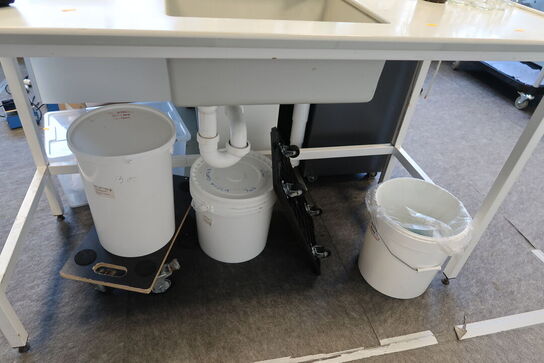 Div. Laboratorieglas, laboratorieudstyr, sikkedhedsudstyr m.m.