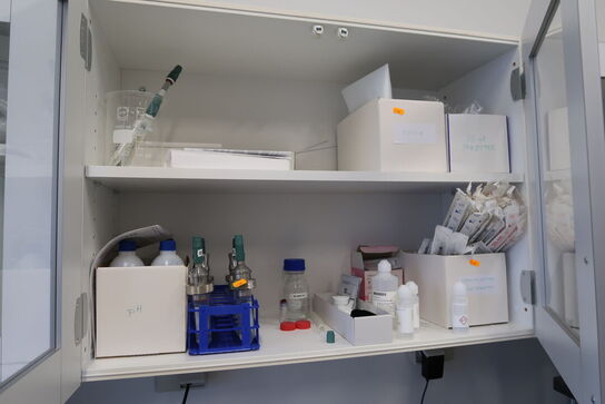 Div. Laboratorieglas, laboratorieudstyr m.m.