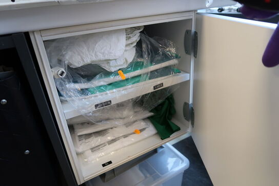 Div. Laboratorieglas, laboratorieudstyr, sikkedhedsudstyr m.m.