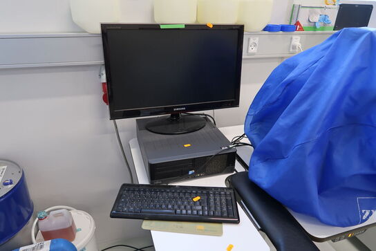 Computerskærm SAMSUNG SyncMaster P2450, tastatur, computer FUJITSU