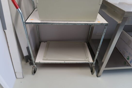 Opbevaringsvogn med indhold