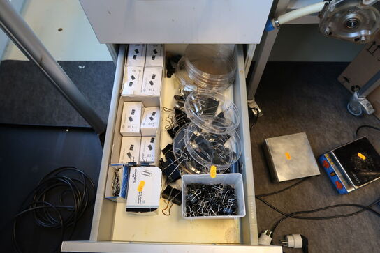 Div. Laboratorieglas, laboratorieudstyr, sikkedhedsudstyr m.m.