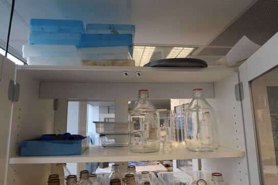 Div. Laboratorieglas, laboratorieudstyr, sikkedhedsudstyr m.m.