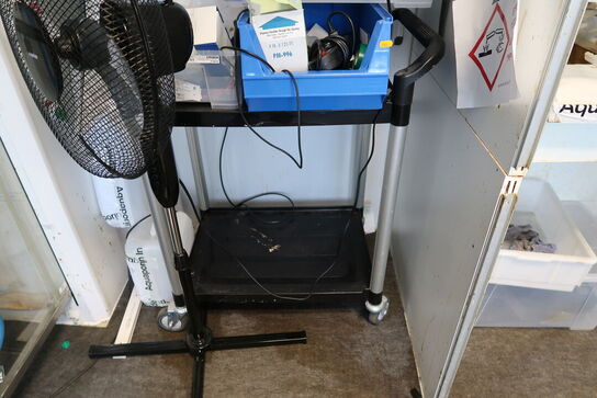 Gulvventilator samt opbevaringsvogn med indhold