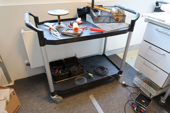 Opbevaringsvogn med indhold