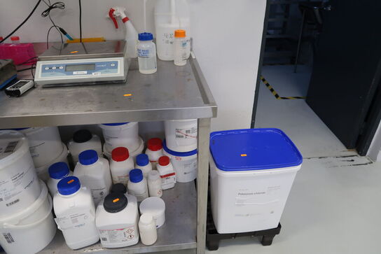 Rustfri stålbord uden indhold