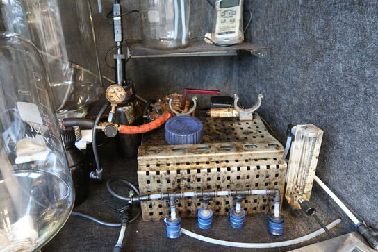 Div. Laboratorieglas, udstyr m.m.