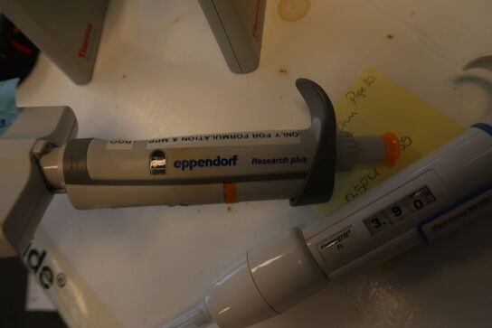 Stativ med 5 stk. pipetter THERMO SCIENTIFIC, EPPENDORF