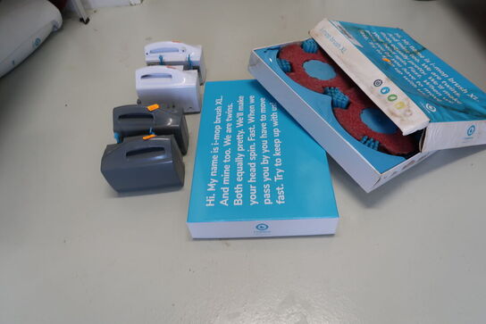 4 stk. batterier samt udstyr til gulvvasker