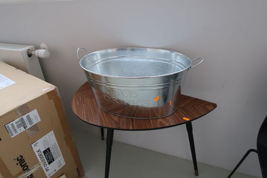 Sofabord, mødestol, elefantfod, vinkøler m.m.