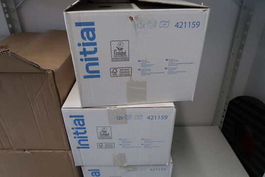 3 fag lagerreoler med div. Rengøringsmidler, rengøringsartikler m.m.