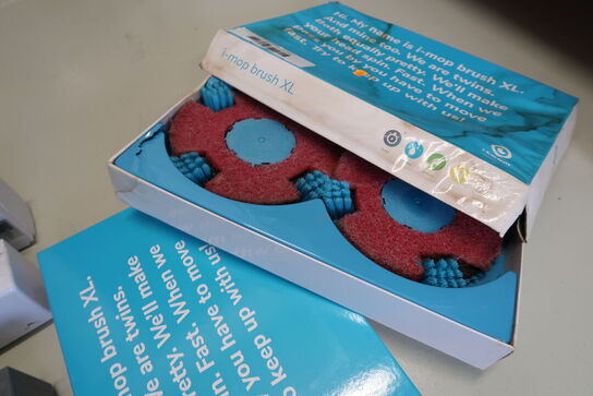 4 stk. batterier samt udstyr til gulvvasker