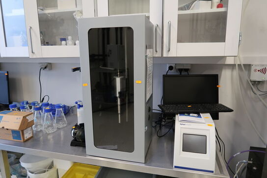 Støjkabine med testenhed QSONICA CL-334 og Sonic Dismembrator FISHER SCIENTIFIC FB705