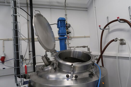 Mikserbeholder GJETTERMANN & NIELSEN med styring JUMO AQUIS 500 og pumpestation INOXPA ESTAMPINOX EFI 2 MR