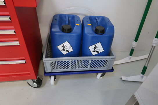 Plastikkasse med kemi Ammonia 25% TECHNICAL