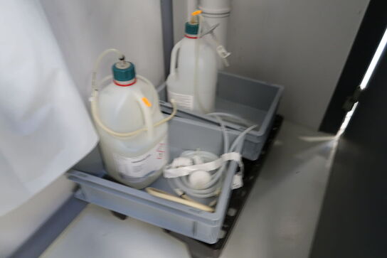 2 stk. kasser med kemi Ammnoia 20% VWR samt ansigtsværn