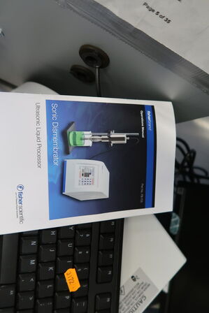 Støjkabine med testenhed QSONICA CL-334 og Sonic Dismembrator FISHER SCIENTIFIC FB705