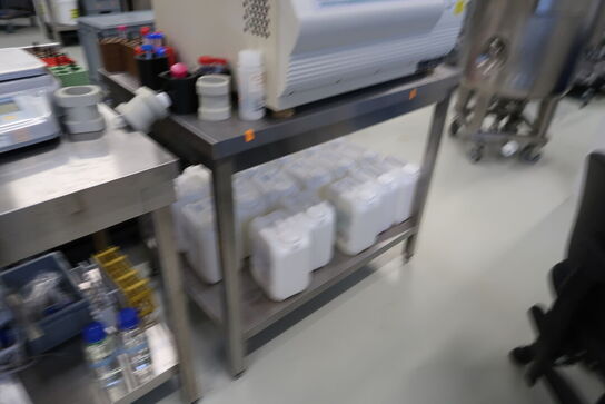 Rustfri stålbord uden indhold