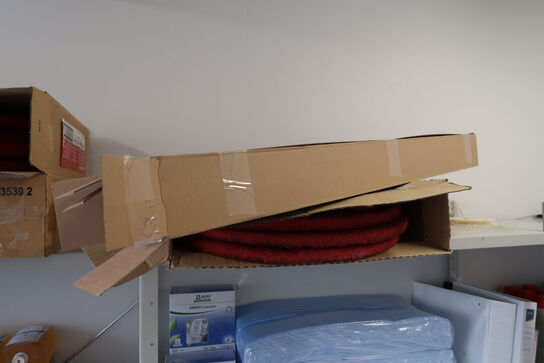 3 fag lagerreoler med div. Rengøringsmidler, rengøringsartikler m.m.