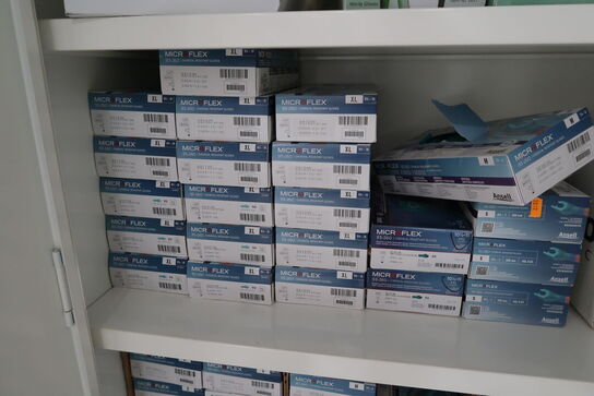 Stålskab med div. Engangshandsker MICROFLEX m.fl.