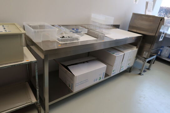 Rustfri stålbord uden indhold