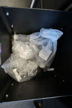 Div. Laboratorieglas, laboratorieudstyr, sikkedhedsudstyr m.m.