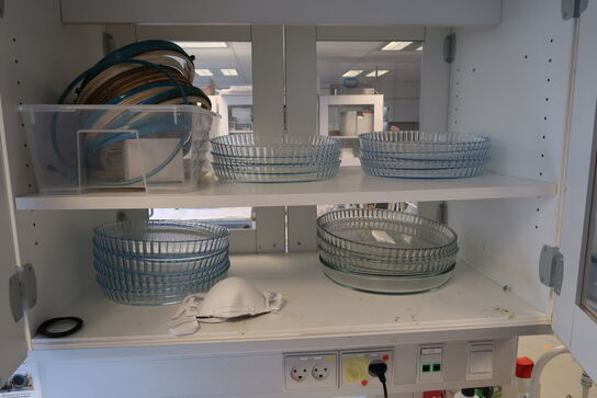 Div. Laboratorieglas, laboratorieudstyr, sikkedhedsudstyr m.m.