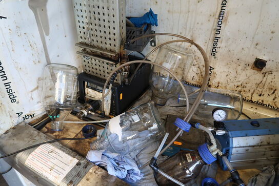 Div. Laboratorieglas, samt probe