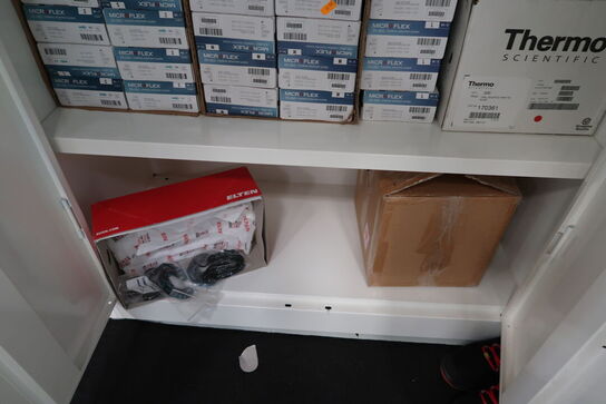 Stålskab med div. Engangshandsker MICROFLEX m.fl.