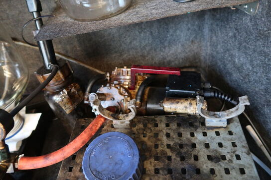 Div. Laboratorieglas, udstyr m.m.