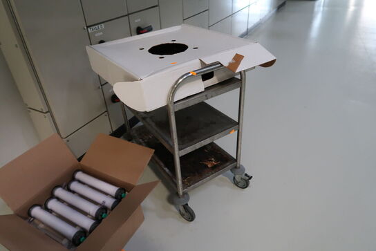 Opbevaringsvogn med indhold