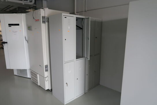 Omklædningsskabe samt skoreol