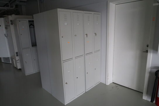 Omklædningsskabe samt skoreol