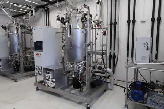 Fermentor med tank APPLIKON BIOTECHNOLOGY Bio reactor 270 L SS og styring APPLIKON TECHNOLOGY i-Control