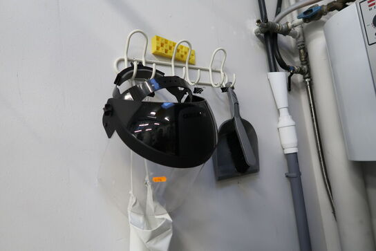 2 stk. kasser med kemi Ammnoia 20% VWR samt ansigtsværn