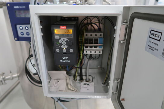 Mikserbeholder GJETTERMANN & NIELSEN med styring JUMO AQUIS 500 og pumpestation INOXPA ESTAMPINOX EFI 2 MR