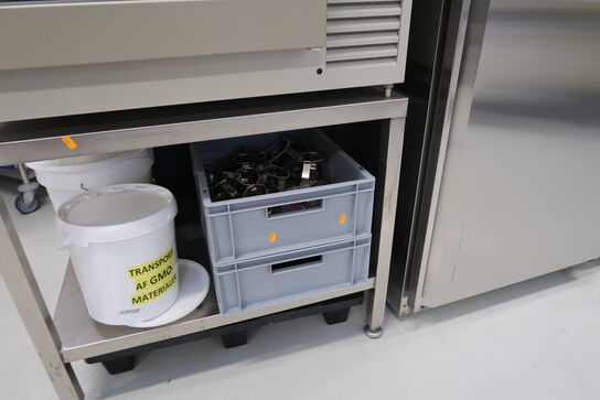 Rustfri stålbord uden indhold