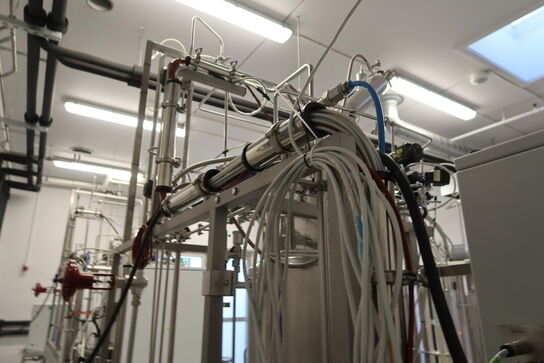 Fermentor med tank APPLIKON BIOTECHNOLOGY Bio reactor 270 L SS og styring APPLIKON TECHNOLOGY i-Control