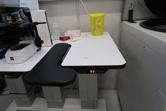 El. hæve/sænke skrivebord, med 3 stk. el. hæve/sænke enheder