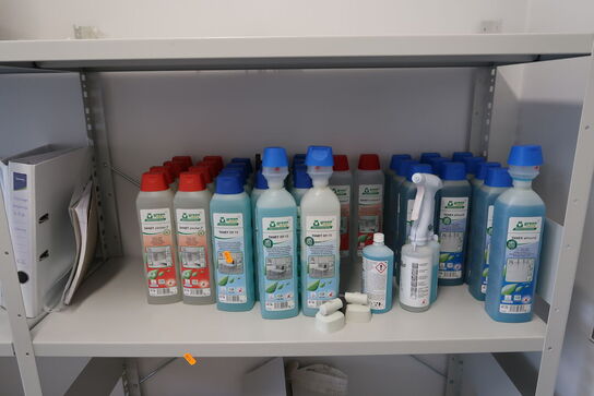 3 fag lagerreoler med div. Rengøringsmidler, rengøringsartikler m.m.