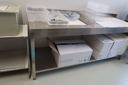 Rustfri stålbord uden indhold